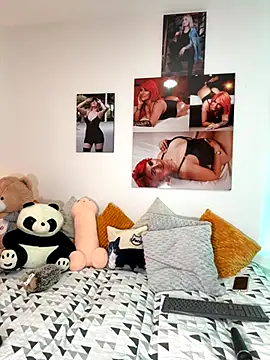 zafiro mo0n online show from October 31, 2025, 9:11 pm