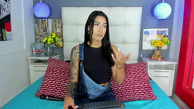 Taly Fox online show from November 19, 2025, 3:34 pm