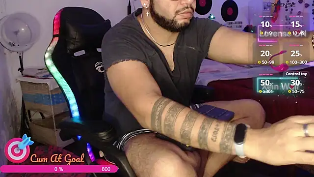 Snapshot of Xein_WoIf chatting on June 1, 2026, 1:28 am Xein WoIf online show from June 1, 2026, 1:28 am