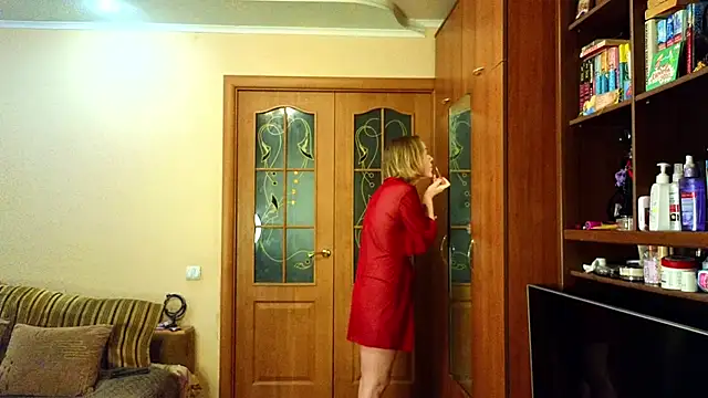 YourQueenX online show from March 6, 2026, 8:42 am