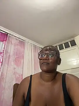 LiraRusso online show from March 13, 2026, 3:00 am