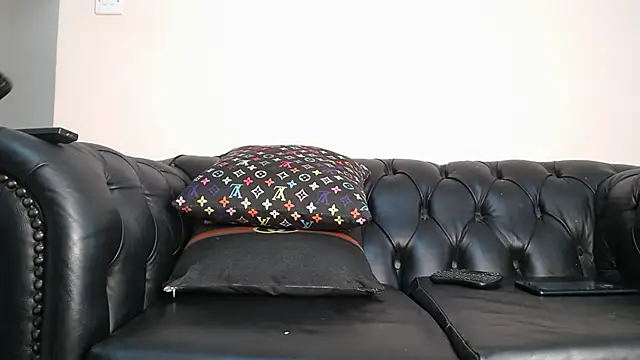 Snapshot of santa_queenn chatting on December 21, 2024, 12:38 pm santa queenn online show from December 21, 2024, 12:38 pm