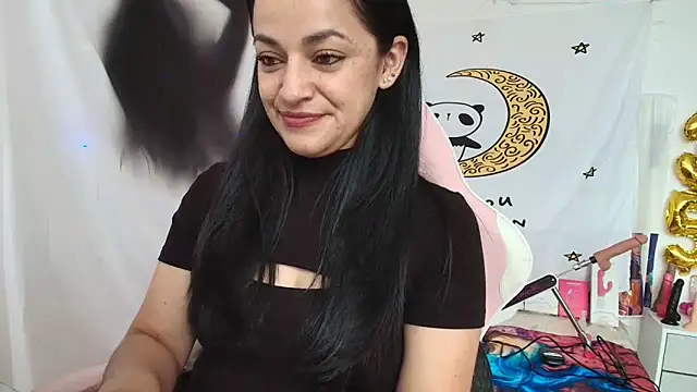 LovelyAzucena online show from June 3, 2026, 3:28 pm