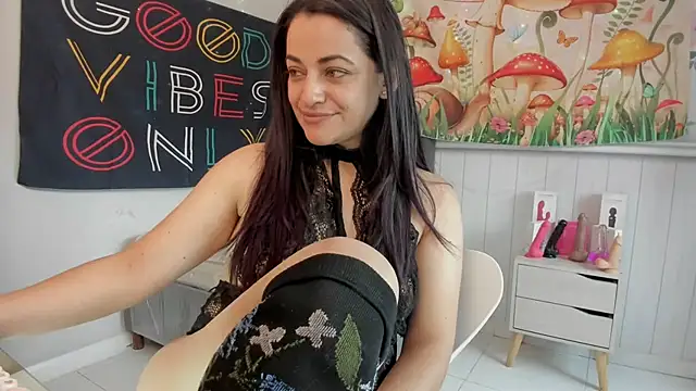 LovelyAzucena online show from October 4, 2025, 3:02 pm