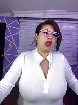 Snapshot of MiiaaJoness chatting on May 26, 2026, 3:21 pm MiiaaJoness online show from May 26, 2026, 3:21 pm