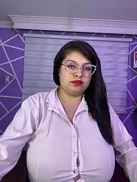 Snapshot of MiiaaJoness chatting on May 13, 2026, 9:00 pm MiiaaJoness online show from May 13, 2026, 9:00 pm