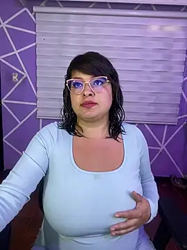 Snapshot of MiiaaJoness chatting on July 7, 2026, 8:45 pm MiiaaJoness online show from July 7, 2026, 8:45 pm