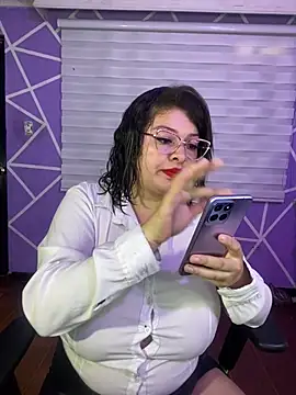 Snapshot of MiiaaJoness chatting on July 10, 2026, 3:34 pm MiiaaJoness online show from July 10, 2026, 3:34 pm