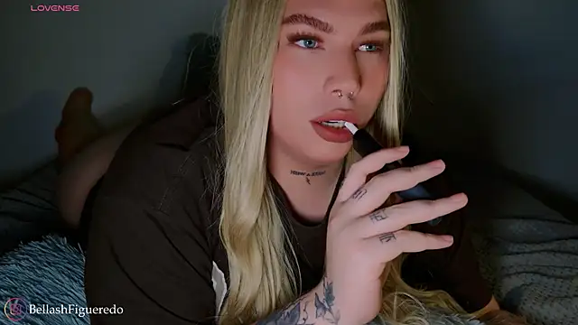 IsabellaFigueredo   online show from December 4, 2025, 4:11 am