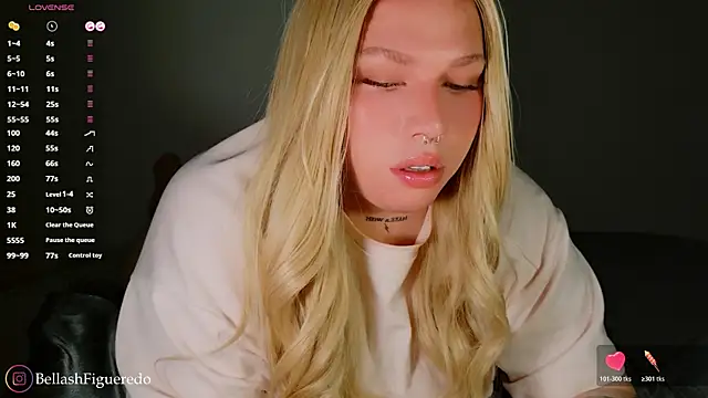 IsabellaFigueredo   online show from December 16, 2025, 4:55 pm