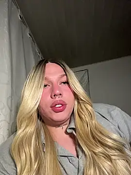 IsabellaFigueredo   online show from November 3, 2025, 5:38 pm