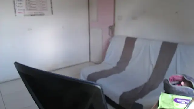 girl milk2 online show from December 17, 2025, 4:01 pm