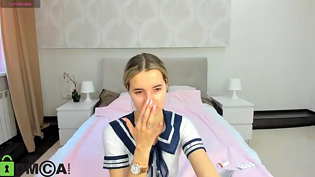 Donna Evans online show from April 20, 2026, 1:19 am