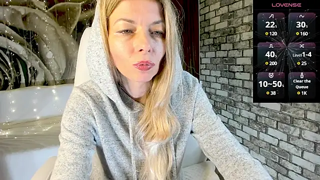 Snapshot of Eva_Melow chatting on February 21, 2025, 7:54 pm Eva Melow online show from February 21, 2025, 7:54 pm