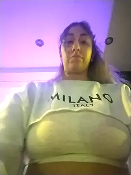 Snapshot of Hotasiansensation chatting on December 17, 2025, 4:23 pm Hotasiansensation online show from December 17, 2025, 4:23 pm