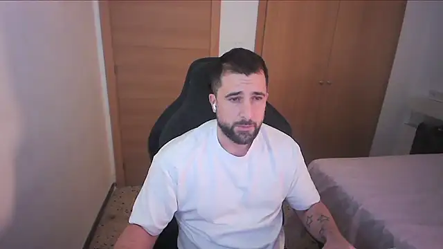 Snapshot of alex877x chatting on December 14, 2025, 12:55 pm alex877x online show from December 14, 2025, 12:55 pm