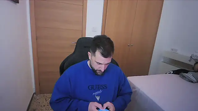 Snapshot of alex877x chatting on November 19, 2025, 1:55 pm alex877x online show from November 19, 2025, 1:55 pm