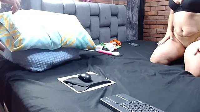 Couple Gold69 online show from April 19, 2026, 8:59 am