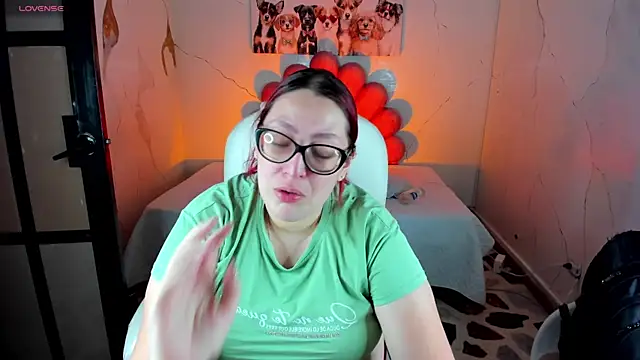 Snapshot of NiickyJones chatting on December 15, 2025, 10:37 pm NiickyJones online show from December 15, 2025, 10:37 pm