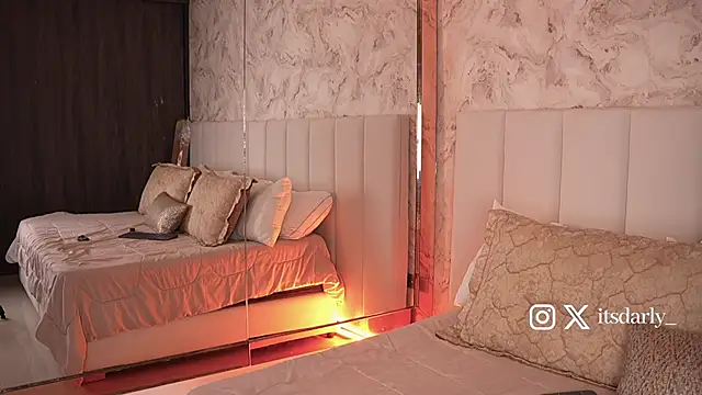 Snapshot of Rosalie_vega chatting on November 24, 2025, 3:01 pm Rosalie vega online show from November 24, 2025, 3:01 pm