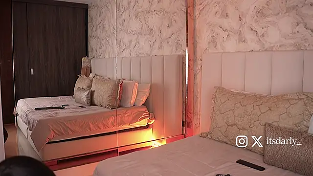 Snapshot of Rosalie_vega chatting on November 30, 2025, 3:24 pm Rosalie vega online show from November 30, 2025, 3:24 pm