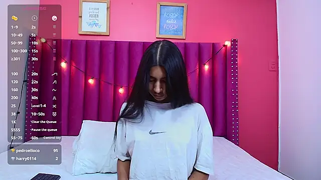 Snapshot of littlee_emilyy_ chatting on January 28, 2025, 2:53 am littlee emilyy  online show from January 28, 2025, 2:53 am