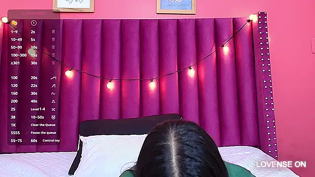 Snapshot of littlee_emilyy_ chatting on January 24, 2025, 8:55 am littlee emilyy  online show from January 24, 2025, 8:55 am