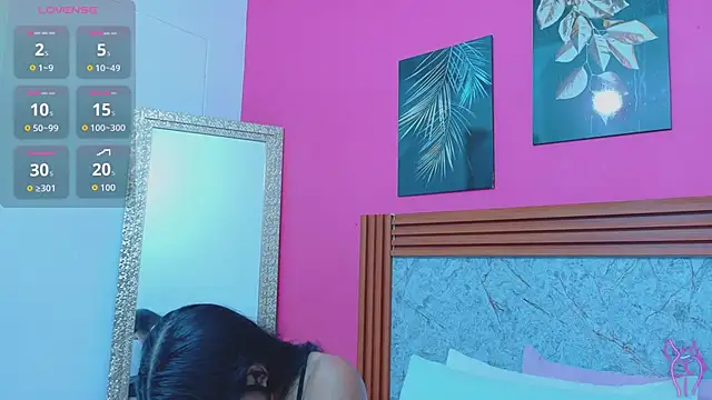 littlee emilyy  online show from April 9, 2026, 12:44 pm