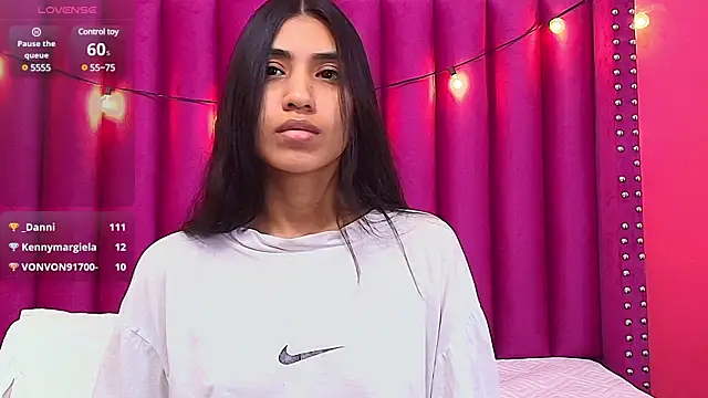 Snapshot of littlee_emilyy_ chatting on February 6, 2025, 3:16 am littlee emilyy  online show from February 6, 2025, 3:16 am