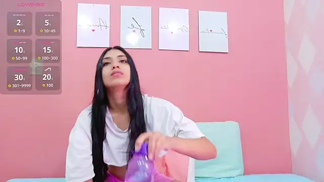 Snapshot of littlee_emilyy_ chatting on October 4, 2025, 12:23 am littlee emilyy  online show from October 4, 2025, 12:23 am