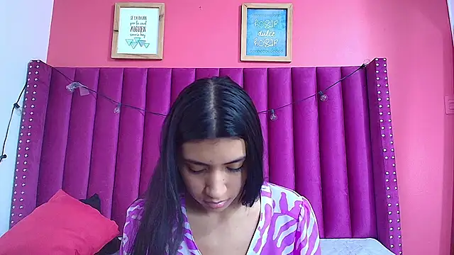 Snapshot of littlee_emilyy_ chatting on December 12, 2024, 6:10 pm littlee emilyy  online show from December 12, 2024, 6:10 pm