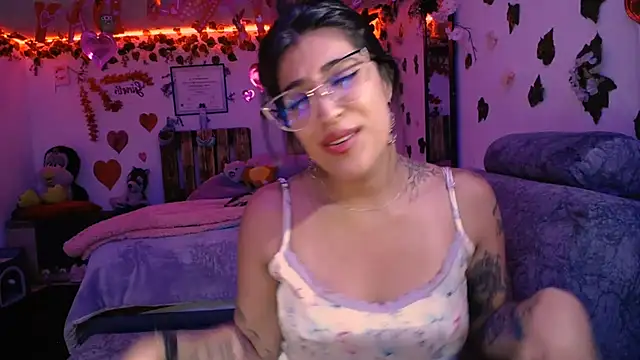 Snapshot of azahar__ziiz chatting on February 13, 2025, 2:12 am azahar  ziiz online show from February 13, 2025, 2:12 am
