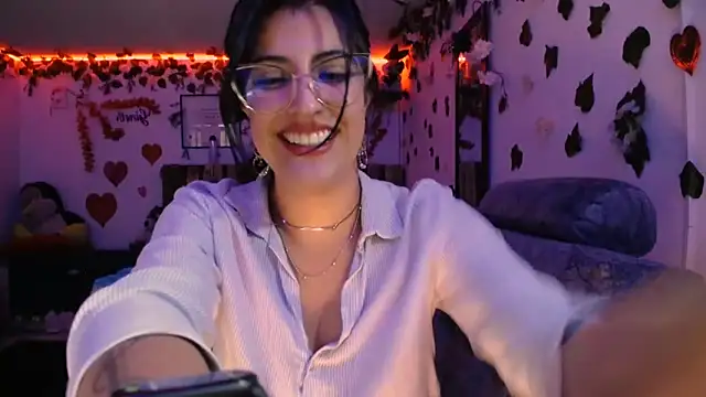 Snapshot of azahar__ziiz chatting on March 3, 2025, 8:43 pm azahar  ziiz online show from March 3, 2025, 8:43 pm