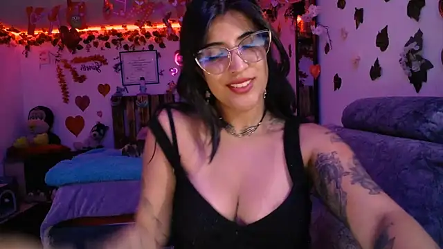 Snapshot of azahar__ziiz chatting on February 10, 2025, 1:35 am azahar  ziiz online show from February 10, 2025, 1:35 am