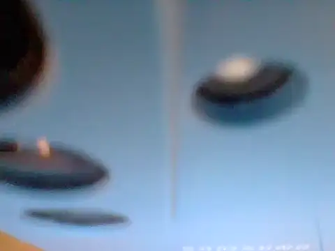 Snapshot of Geniuslov chatting on December 13, 2025, 8:04 pm Geniuslov online show from December 13, 2025, 8:04 pm