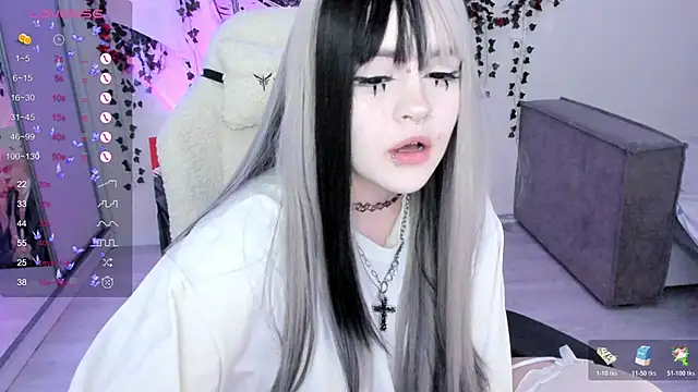 SelenaCute online show from November 9, 2025, 4:49 am