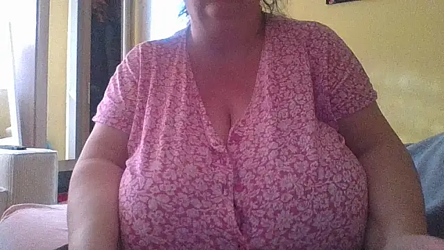 Nataliesbestjuggs online show from October 30, 2025, 6:34 am