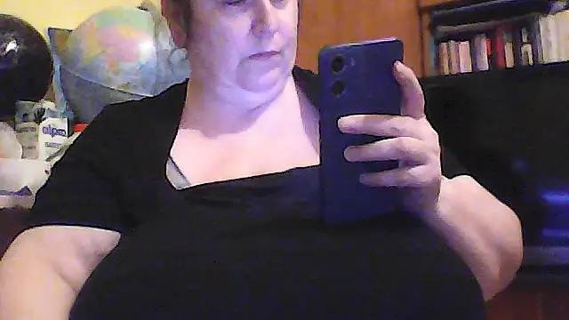 Snapshot of Nataliesbestjuggs chatting on June 10, 2026, 9:05 pm Nataliesbestjuggs online show from June 10, 2026, 9:05 pm