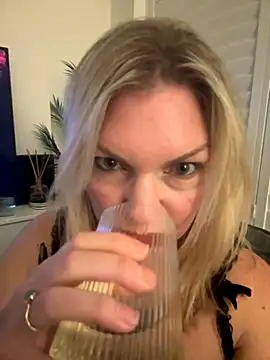 Snapshot of sedymilf chatting on October 9, 2025, 11:27 pm sedymilf online show from October 9, 2025, 11:27 pm