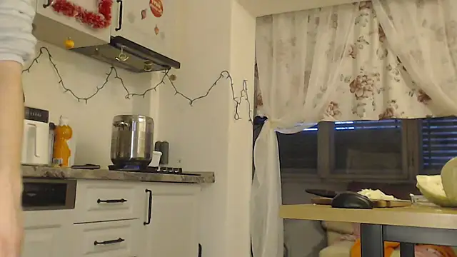 Snapshot of Tasty_Shape chatting on February 2, 2025, 3:39 pm Tasty Shape online show from February 2, 2025, 3:39 pm