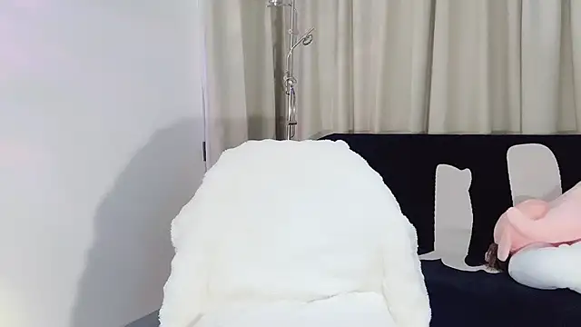 lvy-w online show from February 13, 2025, 11:28 am