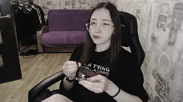 AmeliaKamishiro online show from January 18, 2025, 1:18 pm