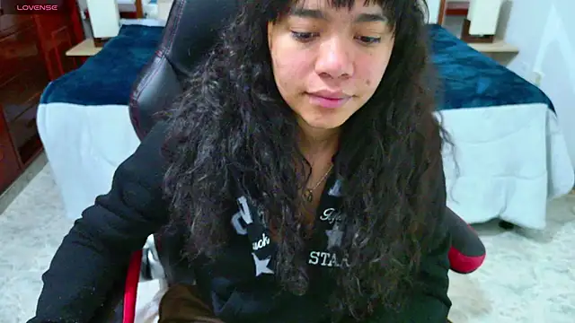 Snapshot of laureentt_ chatting on October 30, 2025, 3:05 am laureentt online show from October 30, 2025, 3:05 am