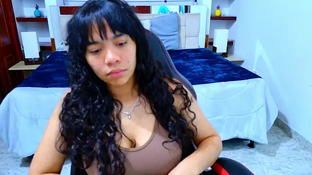 Snapshot of laureentt_ chatting on November 24, 2025, 3:17 am laureentt online show from November 24, 2025, 3:17 am