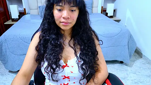 Snapshot of laureentt_ chatting on November 3, 2025, 3:12 am laureentt online show from November 3, 2025, 3:12 am