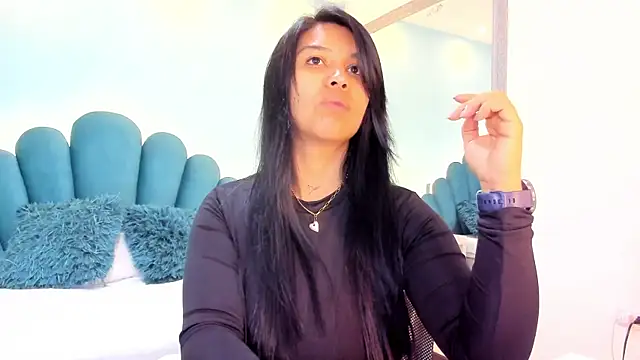 sharlott18 online show from February 20, 2026, 12:18 pm