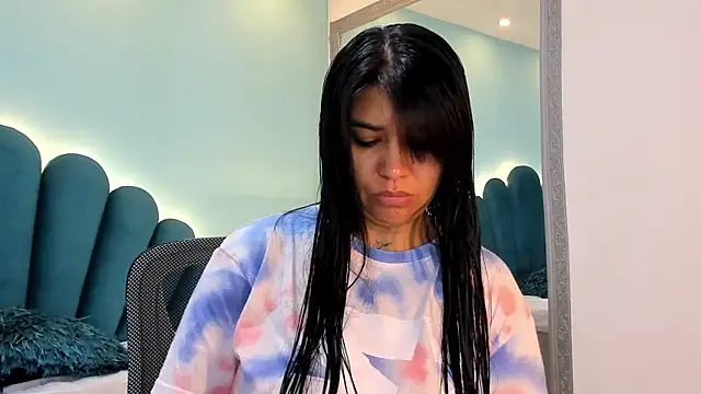 sharlott18 online show from November 17, 2025, 12:53 pm