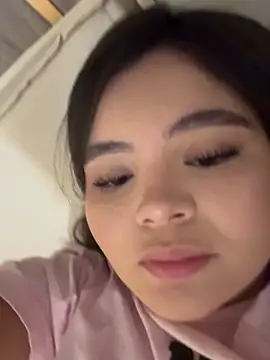 Snapshot of IsabellaAllen chatting on December 4, 2025, 1:15 am IsabellaAllen online show from December 4, 2025, 1:15 am