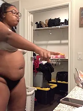 SweetHoneyBunz online show from July 11, 2026, 3:01 pm