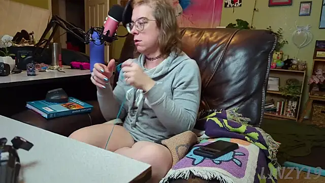 Linzy 19 online show from March 18, 2025, 2:29 am